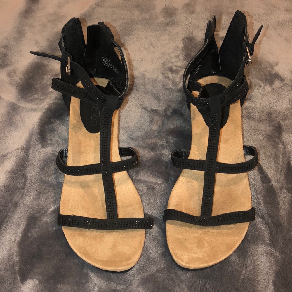 me Too Black sandals